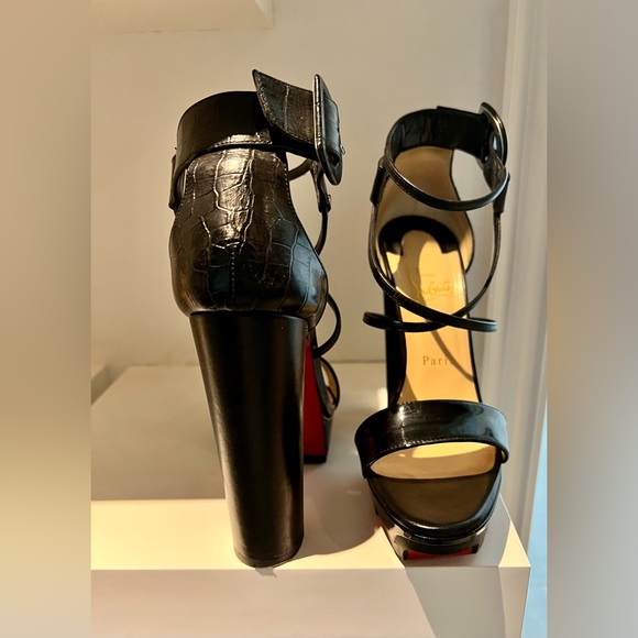 Christian Louboutin, size 9 - Picture 3 of 5